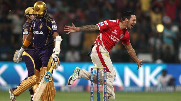 cricketcomau's tweet image. After an early wicket, @MitchJohnson398 is pushing up towards 150kph. Gambhir up for the challenge though #IPL7
