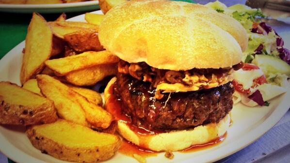 Devonshire sauce makes perfect topping in creating a messy pulled pork burger! #TheBeardedChilli #PulledPork #Burger