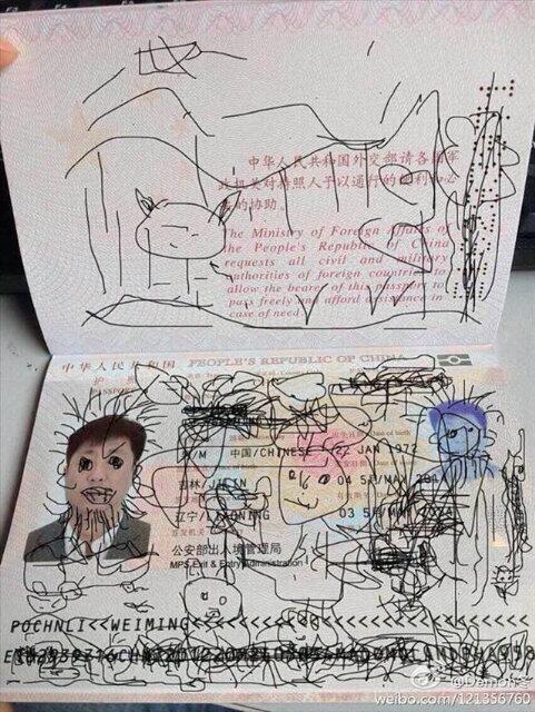 Q buena pela! RT: Turista chino queda varado luego de que su niño de 4 años le "garabateara" su pasaporte <a href="/hugoberas/">Hugo Beras</a>