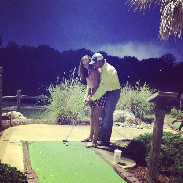 EliManning_'s tweet photo. Goofy golf last week with my main squeeze. ☺️⛳️ http://t.co/DpcFKfRTCB