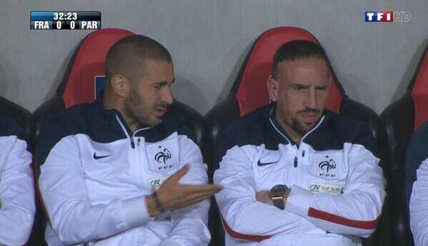 gremlinsleague's tweet image. Benzema : Pourquoi tu laisses pas ta montre au vestiaire ?
Ribery : Trop d'Arabe dans l'équipe