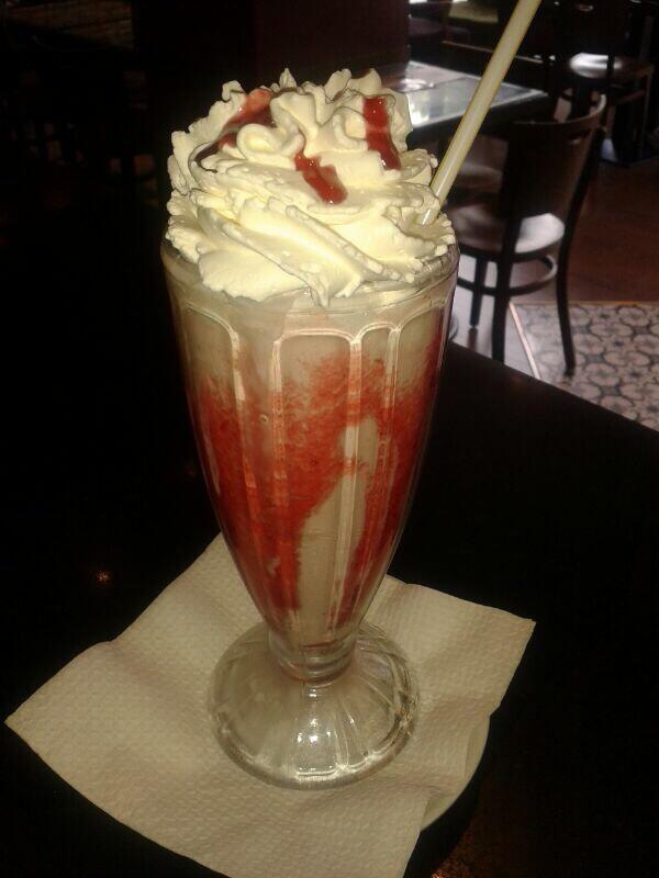 CCarambuco's tweet photo. @CCarambuco prueben  nuestro batidos y helados http://t.co/ZW3iqcWmW2