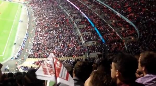 makes_buzz's tweet image. Paper Airplane Launched from Top of Stadium Hits Player… Crowd Goes INSANE!
makes.buzz/paper-airplane…