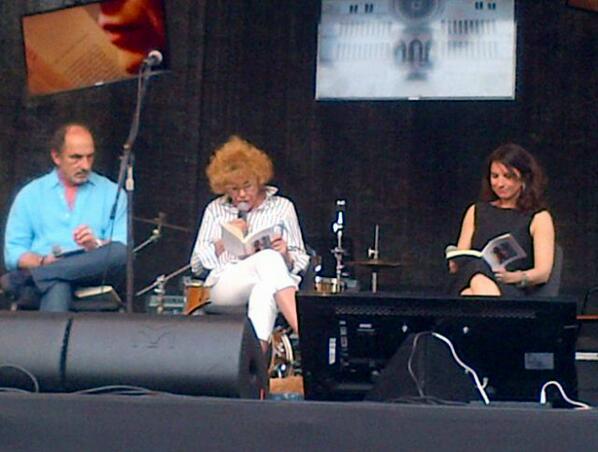 aleteddina's tweet photo. #PinoRoveredo scrittore e #OrnellaVanoni in versione cantante e scrittrice con @rafcalandra al @CremonaFest http://t.co/FR0evODj8e