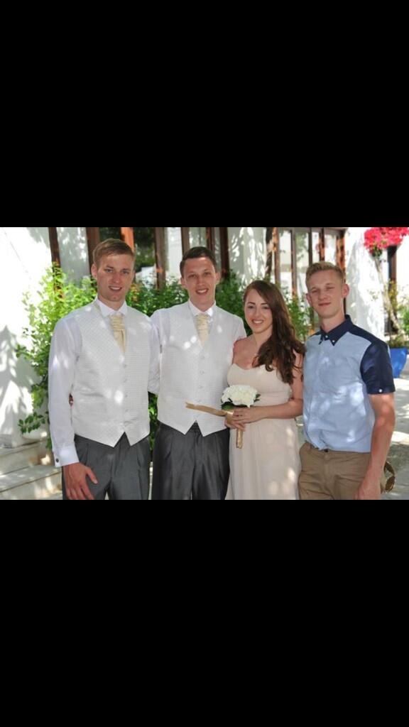 cara_j25's tweet photo. #allgrownup #brotherlylove #lovethesechaps http://t.co/Hd1j0C7DCy