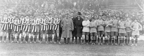 Feminist Pics (@feministpics) on Twitter photo Dick Kerr Ladies vs St Helen’s Ladies, Boxing Day 1920. Dick Kerr Ladies won 4-0. 53,000 watched. Dick Kerr Ladies vs St Helen’s Ladies, Boxing Day 1920. Dick Kerr Ladies won 4-0. 53,000 watched.