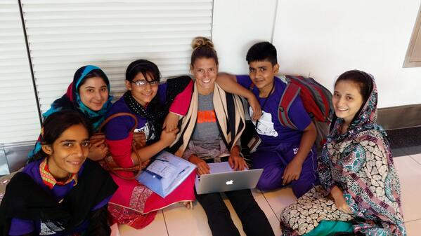 PhoebeConnolly's tweet photo. US Cultural Immersion Institute, a program of @WLYouthPrograms making friends at the airport! http://t.co/iDosqbtvBJ