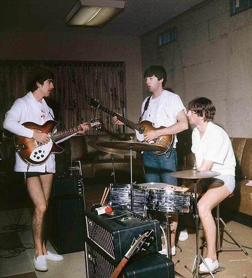 GuitarPlayerNow's tweet image. The Beatles proving that, as long as you've got your gear, you don't necessarily *need* pants to rehearse: