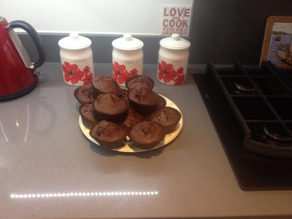MissChar87's tweet photo. @Petesculler come home! Looks what is waiting for you! #chocolateaddiction http://t.co/p2gNl4a5Ub