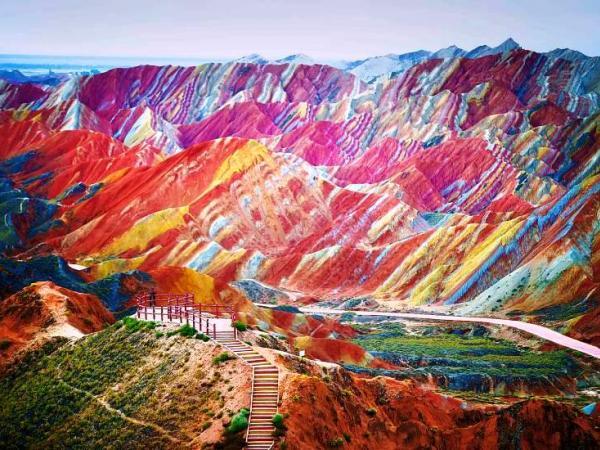 ColorRace's tweet photo. Parque Geológico Zhangye Danxia en China. Empezamos la cuenta atrás con esta increíble fotografía #ColorRaceSalamanca http://t.co/2mqmTjki95