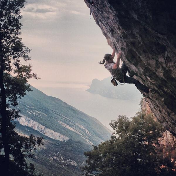 #king #lines #climbing in #arco! #lake #garda #sun @woodslave <a href="/stewart_watson/">Stewart Watson</a> <a href="/lechnale/">Leaves</a> <a href="/kathi_climb/">Katharina Posch</a> @adidasoutdoorDE