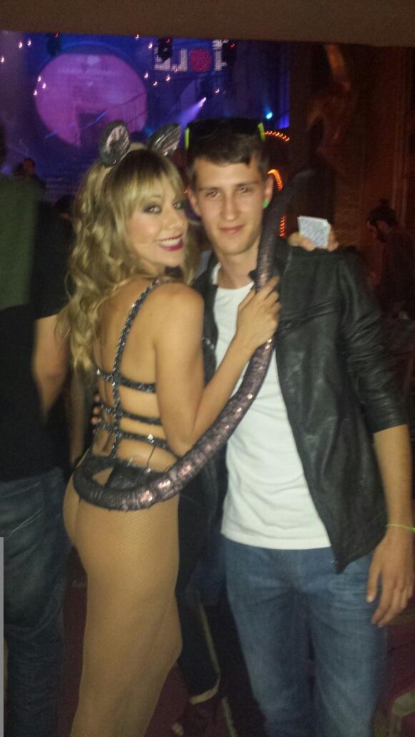 alvaropleon's tweet photo. Disfrutando de @theholeshow con @Mariabm93 http://t.co/cK1Z7tvFwA