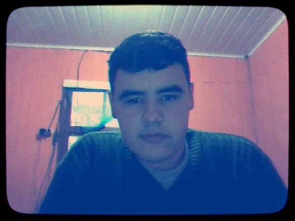vinciuskroetz's tweet photo. Me chamam de idiota porque fumo maconha, mas chamam de gênio quem inventou a bomba atômica.   Bob Marley #webcamtoy http://t.co/nM2xYNcitU