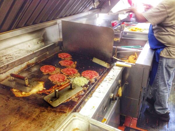 burgernight's tweet photo. Full @burgerhouse http://t.co/4CrXTcBx5P