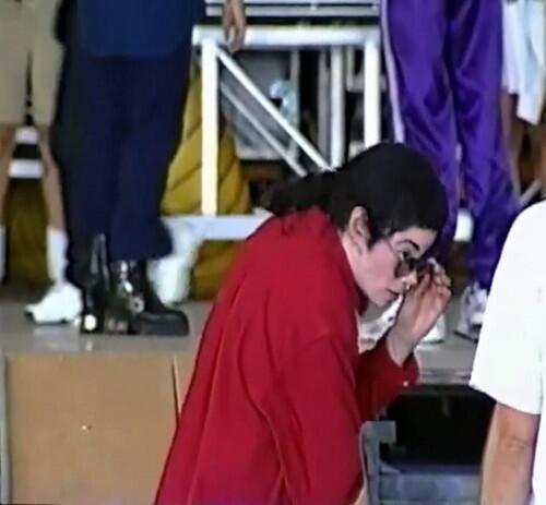 angrymjj's tweet photo. "@MJCB_Junky: Question...is this Angry MJ on my TL the same one from a while back...or nah?" POSSIBLY. http://t.co/8qccRx4eB7