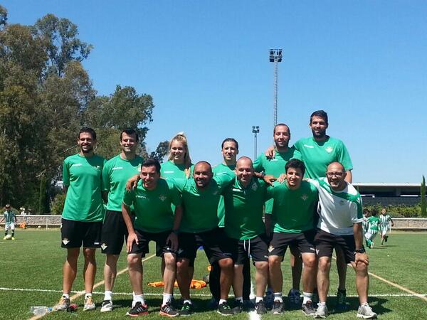 Once de lujo: Nuestro equipo de entrenadores-educadores <a href="/RBetisOficial/">Real Betis Balompié</a> <a href="/Estadio_ED/">Estadio Deportivo</a> <a href="/AFDLP/">AlfinaldelaPalmera</a> <a href="/betisweb/">BETISWEB.com</a> <a href="/revistabalompie/">Revista Balompié</a>
