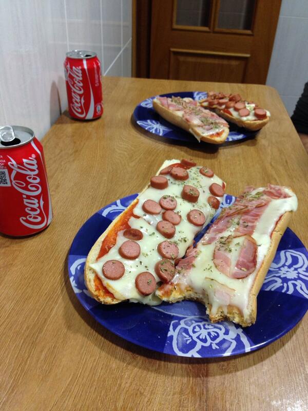 manueletk's tweet photo. Como me cuida el mariajo @Mariiobull17 jujujuju a zampar como sapos 😏 http://t.co/OlrcpN8qRf
