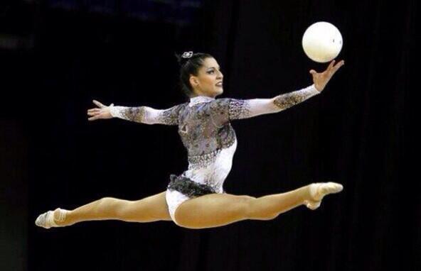 revelsol's tweet photo. Enhorabuena a mi tocaya @CR3Ritmo grandeEee gimnasta ☝️✨💃 te veremos x @teledeporte en la competición de Baku ¿?📺 http://t.co/P2RUht7WnT