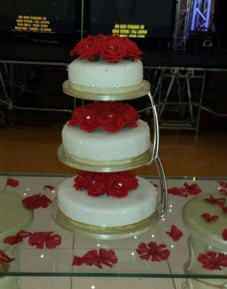 egglesscakeshop's tweet photo. Wedding cakes http://t.co/z87D6hAFFC