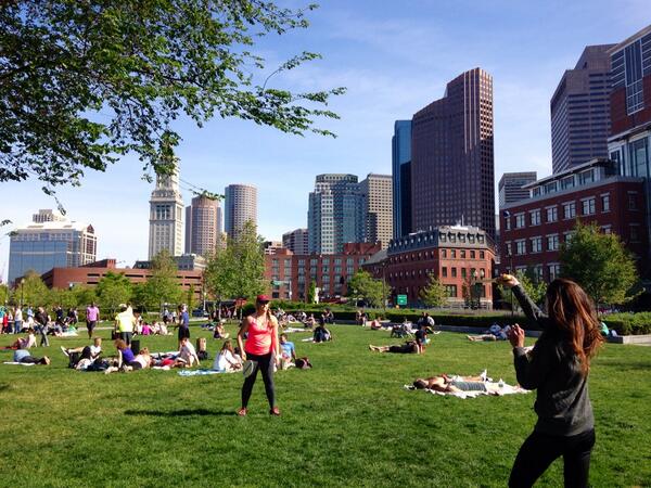 LujiaChen's tweet photo. Enjoy sunshine in North End #ArtistDate @BrennaMcCormick http://t.co/lurB0SuUUA