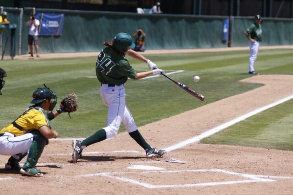 TheDaveGrant's tweet photo. Great shot by @fansmanship of Wise's RBI single, @calpoly_stangs 3-0 lead @SacStBaseball #CPHardBall #SLORoadToOmaha http://t.co/NRdCviACnu