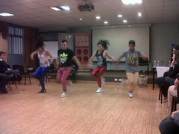 AleMarcoteOk's tweet photo. Bailando l@s chic@s de #FundacionCrearValeLaPena cerrando el @bootcamptrama en el @itba !! #PielDeGallina http://t.co/4hbpgkJPCW