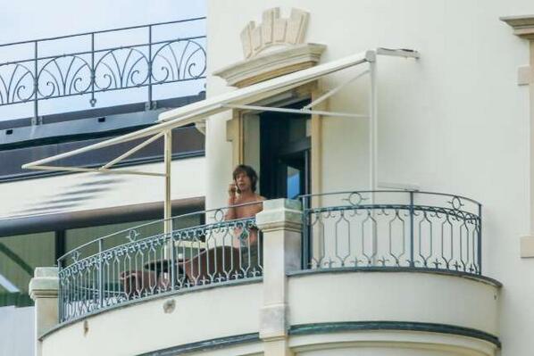 onecatseye's tweet photo. Mick Jagger with his shirt off. (The odd object or person not behind him this time.) Probably a great view of Zurich. http://t.co/EtQa6Cl5lF