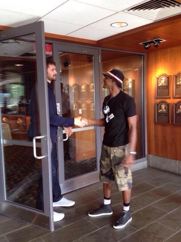 AllAboutRondo's tweet image. You Gotta Love This.. Kevin Love And Rondo At Fenway Today #TeamRondo
