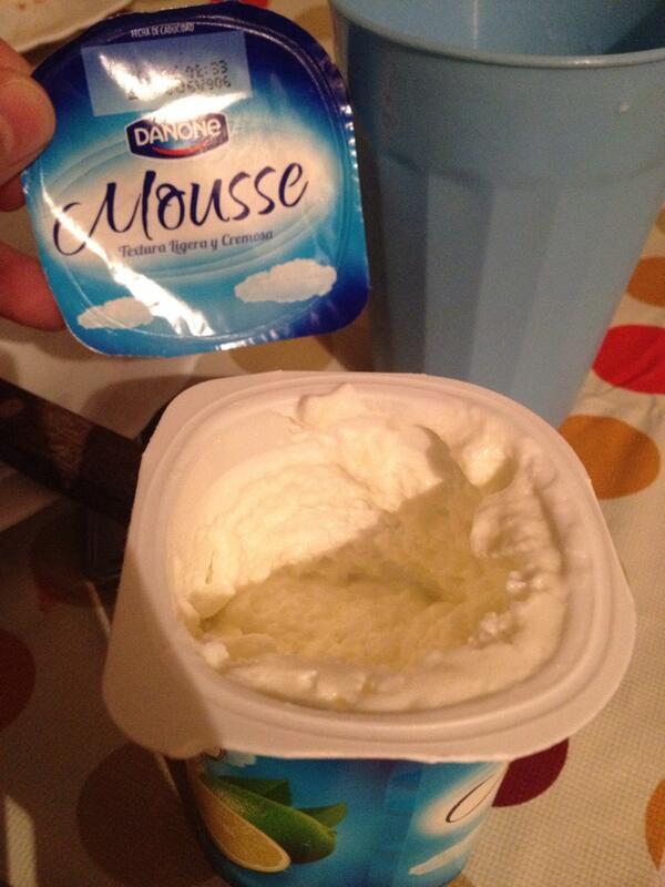 Luciassp's tweet photo. @DanoneSonrisas es normal abrir un yogur y encontrar que falte prácticamente la mitad?? http://t.co/lY1X4HNjhk