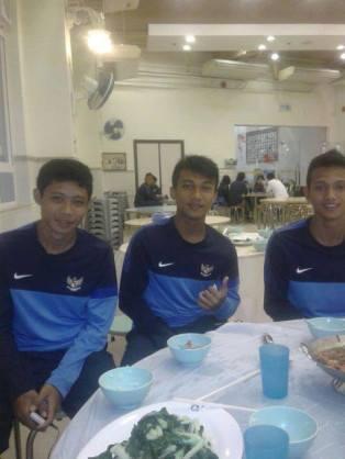 MHargianFC's tweet photo. "@emma_tia2: si kece2 
 @MuchlisHadiNS 
 @Evan_DD 
 @MHargianFC http://t.co/u7enwDTWcD"