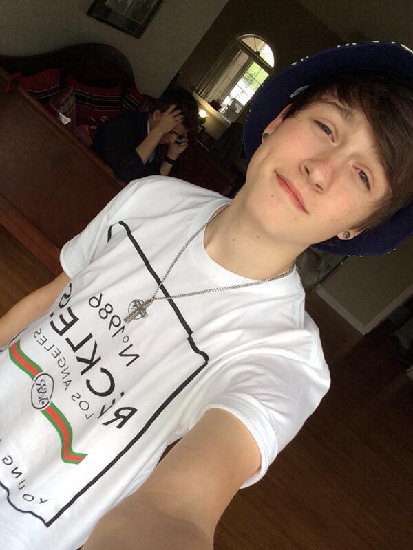 RT for a DM 😁