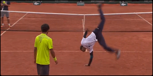 CNNChile's tweet photo. [VIDEO] La batalla de break dance entre tenistas de Roland Garros http://t.co/rlZc1oWN3B #CNNChile http://t.co/mWiV6OLXXn