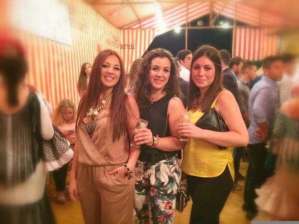 Espitonwer's tweet photo. Buen sábado de feria con @MartitaaFdez  y @Cristina0028 ¡¡ http://t.co/4IXMJWQCdS