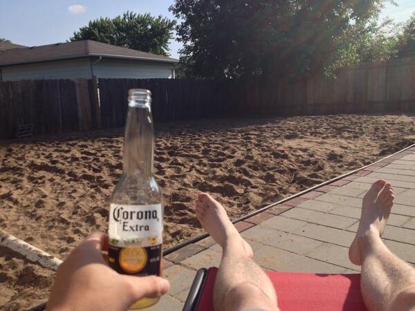 Tyler_W_Lewis's tweet photo. My backyard is my beach. #corona #findyourbeach http://t.co/tck0ev1bMx