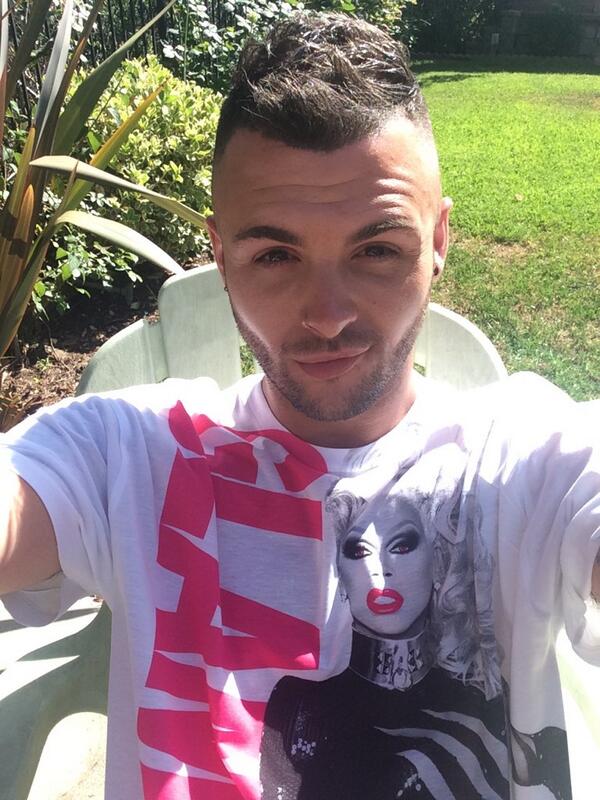 JaymiUJWorld's tweet photo. Thanks for the follow @RuPaul how funny look what I'm wearing x http://t.co/So1RYxmdUw
