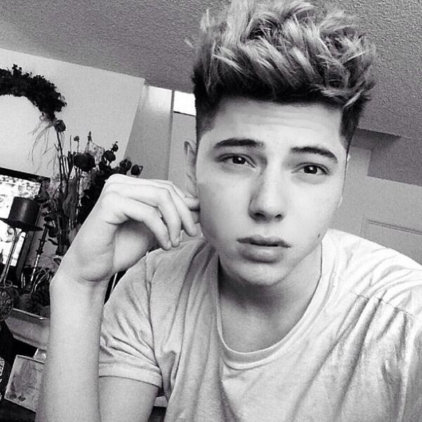 iUnGenio_'s tweet photo. Y si te robo un besito? ♥ http://t.co/IHFlaqPtRu
