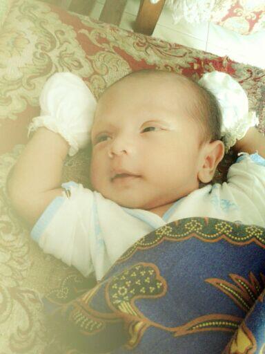 puti_afri's tweet photo. Apak amak e sadar kamera.anaknya juga ikut2an jadinyo...:D http://t.co/ciRFqCPU66