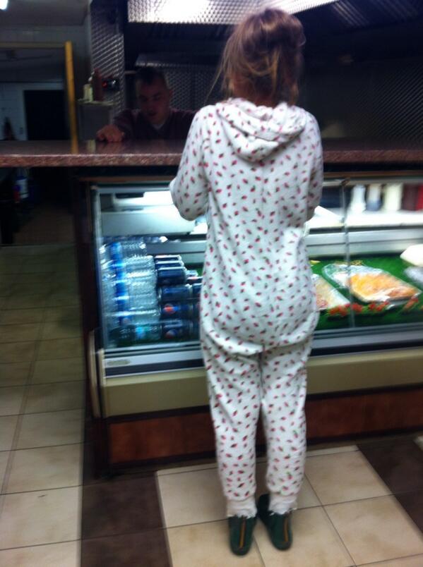 lottielad's tweet image. Rhiannon gaspin' for a star kebab so much that she goes in a onesie #slagging #ou #LFC