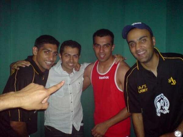 <a href="/Saj/">Saj Mohamed</a> Army! With <a href="/amirkingkhan/">Amir Khan</a> and <a href="/MajKhansArmy/">Khans Army</a>.. Is that <a href="/mochachinnos/">Ⓜ️OCHA</a>  finger? lol