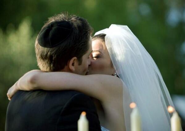 LuxuryPRGal's tweet photo. Sealed with a kiss. 💋 June 1, 2008 at @OjaiResort #Kirkiversary #WeddinngAnniversary http://t.co/uTFLYg2AQv