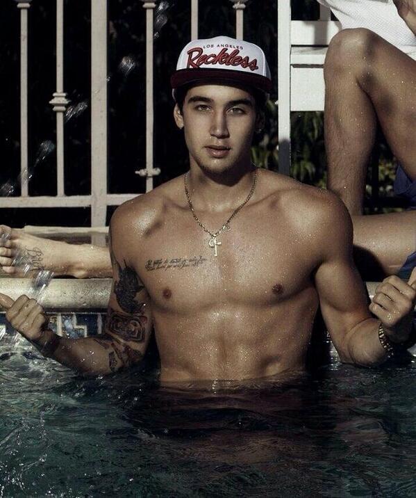 JaiBrookssRA's tweet photo. Nipples http://t.co/KthIORFE3E