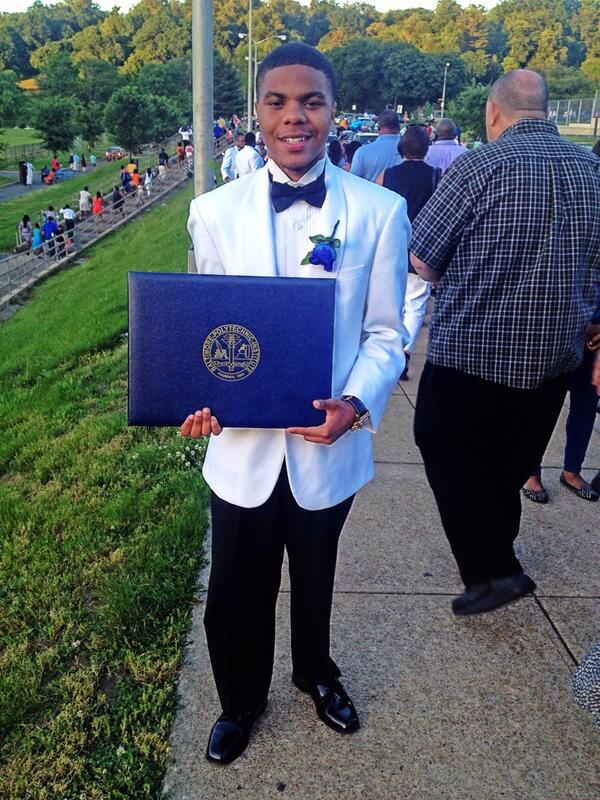 tcb_410's tweet image. I made it 🎓💪😎 #PolyAlumni 🔶🔷