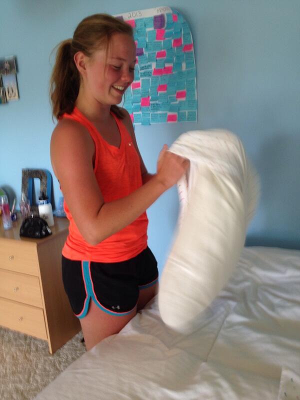 DanielleVanDuse's tweet photo. Hello twitter this is Victoria.. She still doesn't know how to properly put a pillowcase on a pillow http://t.co/gQskGfq6ih