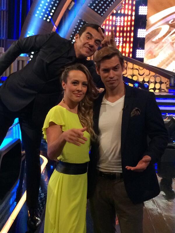 officialfey's tweet photo. 😳.... quien anda ahi ? .... jijiji @carlosbaute @Adrian_Uribe http://t.co/rwQ3bIWtXl