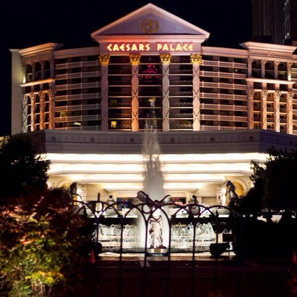 CaesarsPalace's tweet image. It's a beautiful night at Caesars Palace!