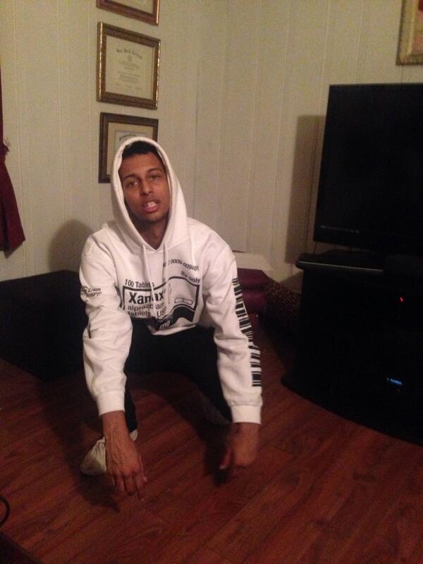 filthykizle's tweet photo. Trapped Out The Suburban #PrettyBoyAnthem http://t.co/ubtmVWVuJv