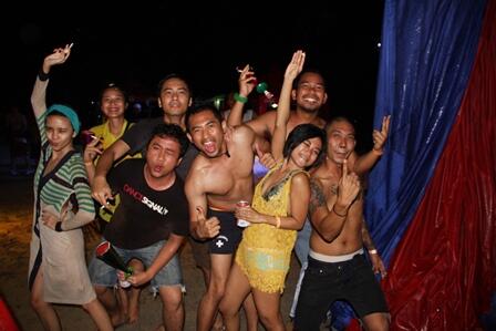 summerlanddance's tweet photo. Here we go ! We going to the beach Genteng Kecil Island ! @summerlanddance Festival 7-8 Juni ! @BubblePartyindo http://t.co/R1LTtVM0hh
