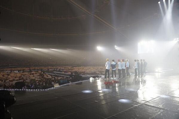 exofanunion's tweet photo. 공홈업데이트! "콘서트 기간 동안 EXO 에게 응원의 메시지를 보내 주신 팬 여러분과
아름다운 이벤트가 될 수 있도록 준비해주신 모든 분들 감사 드립니다." http://t.co/qkWXhkRAMJ