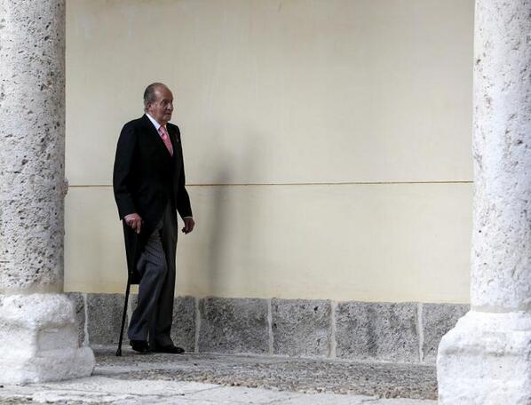elmundoes's tweet photo. #ÚltimaHora El Rey abdica http://t.co/Wk40tHLTW1 @ElMundoTv1 http://t.co/Kh4uGNIh7K