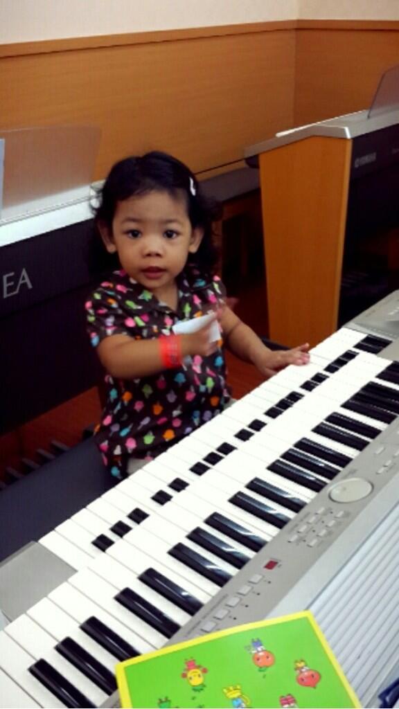 ernierawati's tweet photo. Bembem trial wonderland class di nuansa musik yamaha. Tampak sangat menikmati dan bisa ngikutin materinya ☺️😘 http://t.co/4DmIgPPgb3